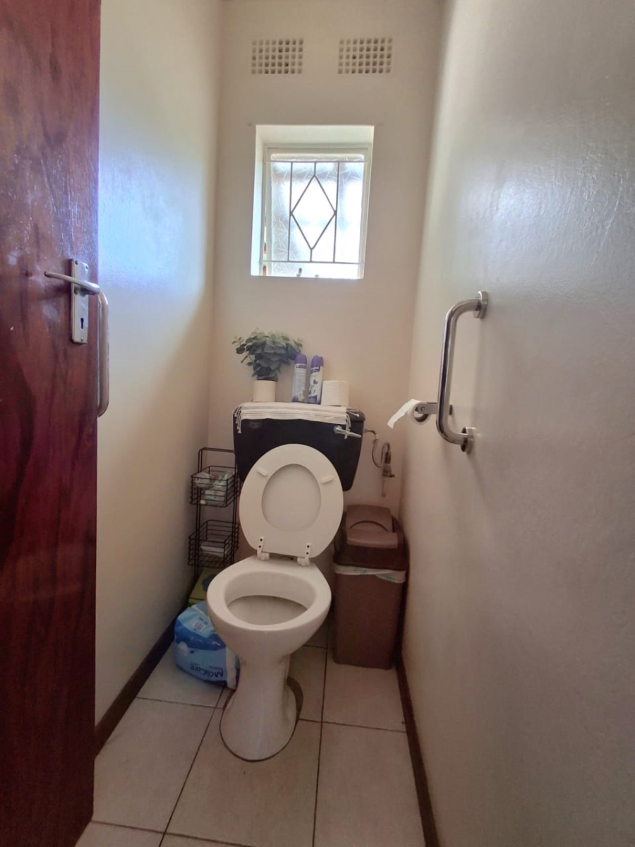 4 Bedroom Property for Sale in Summerpride Eastern Cape